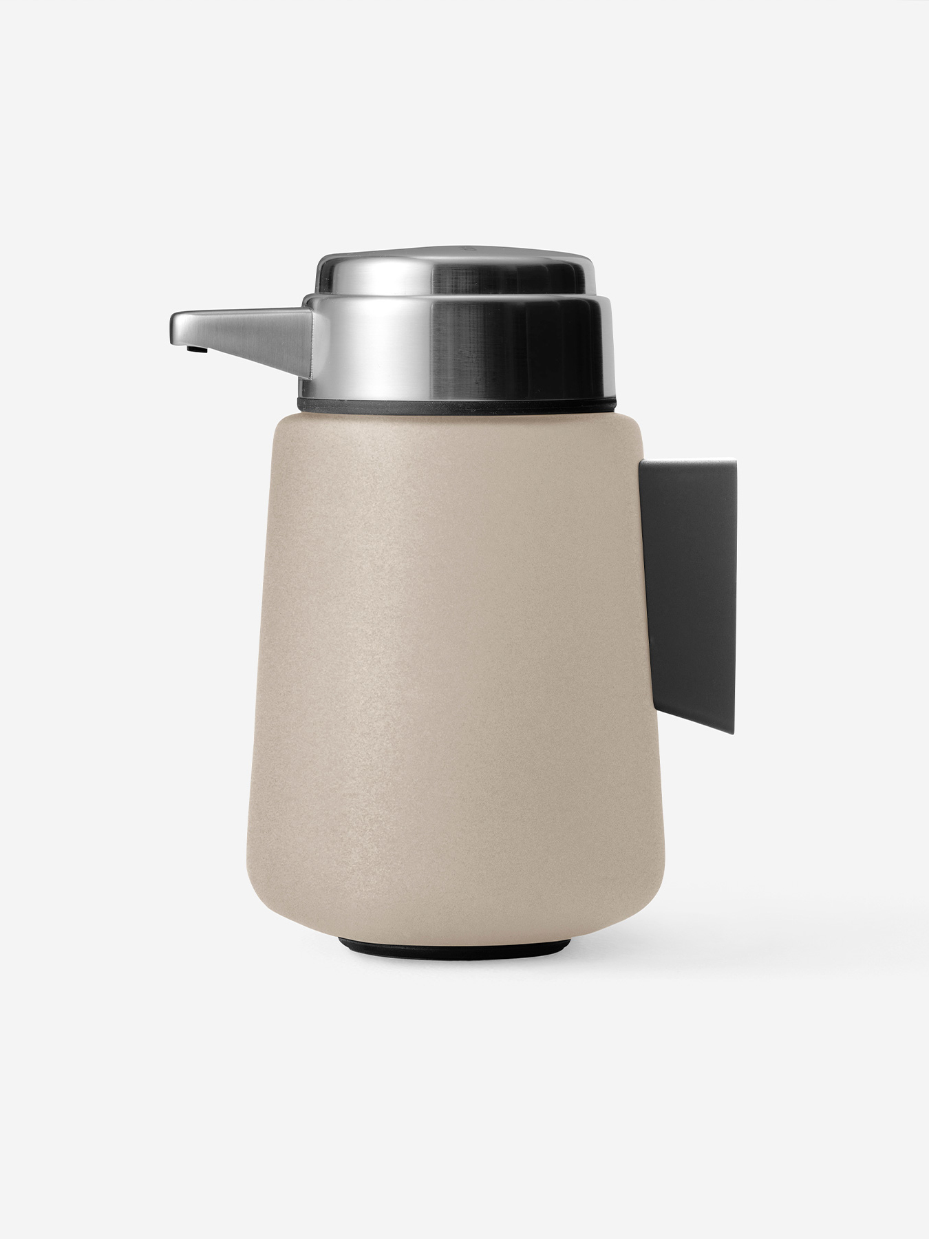 vipp-9-soap-dispenser-wall-beige-02-rgb-0-kopier.jpg